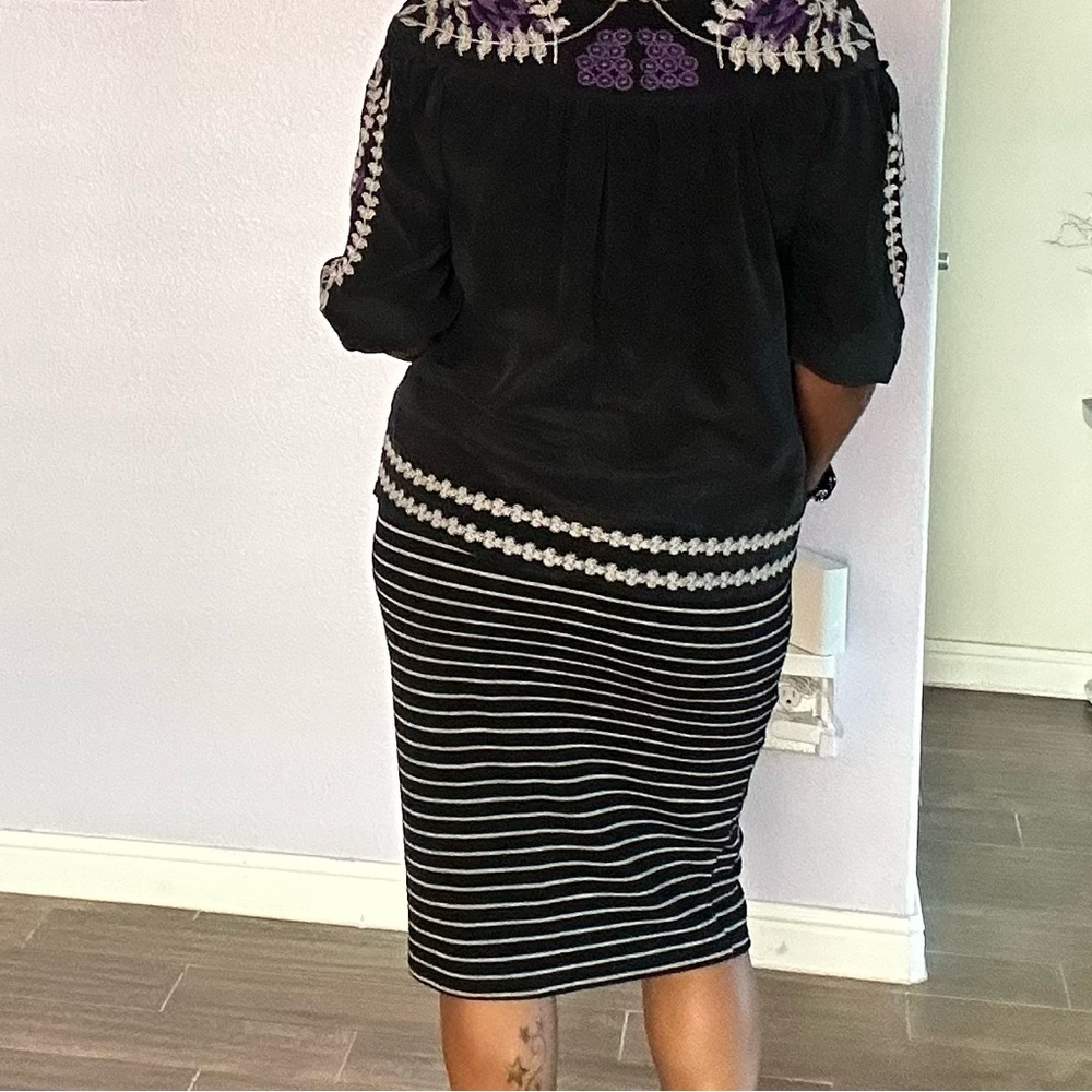 Beautiful embroidered blouse - Picture 3 of 3